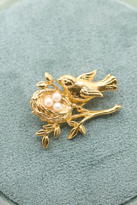 Vintage Momma Bird Nesting Brooch