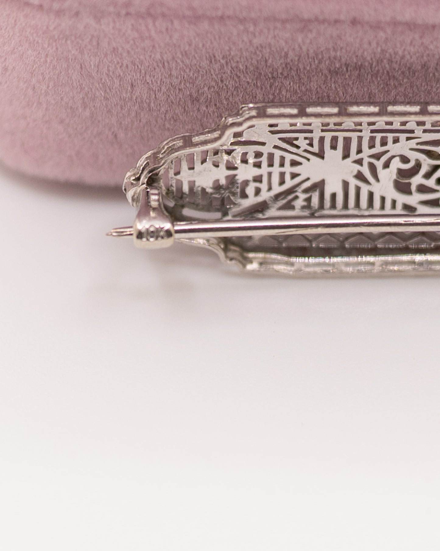 Antique Art Deco 10K White Gold And Diamond Filigree Brooch