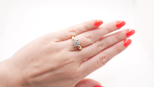 Vintage 14k Gold and Diamond Diamond Floral Daisy Ring